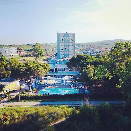 ואסטו Hotel Perrozzi מראה חיצוני תמונה